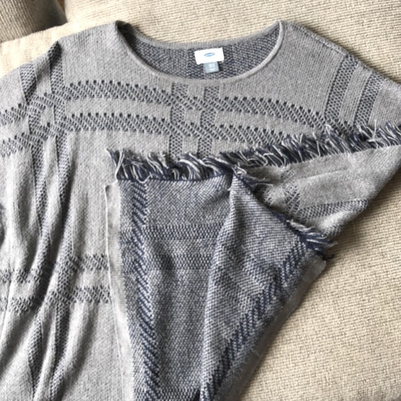 Poncho - Picture 3 of 3